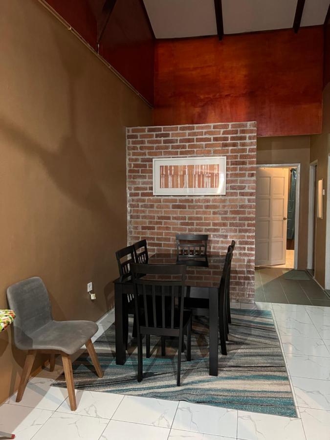 Theatbas Homestay 17 In Seri Iskandar Perak 3 Bedroom Bota エクステリア 写真