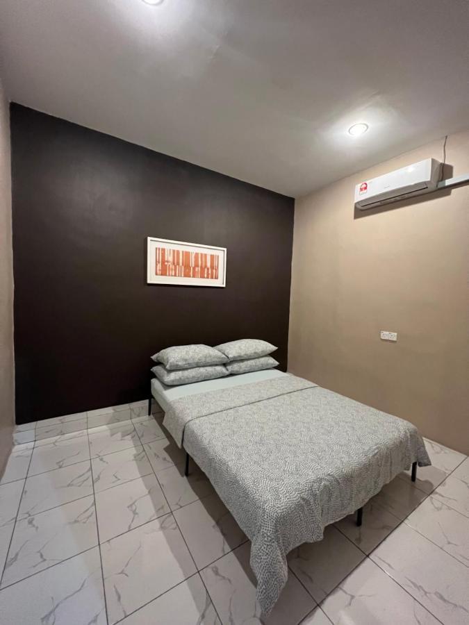 Theatbas Homestay 17 In Seri Iskandar Perak 3 Bedroom Bota エクステリア 写真