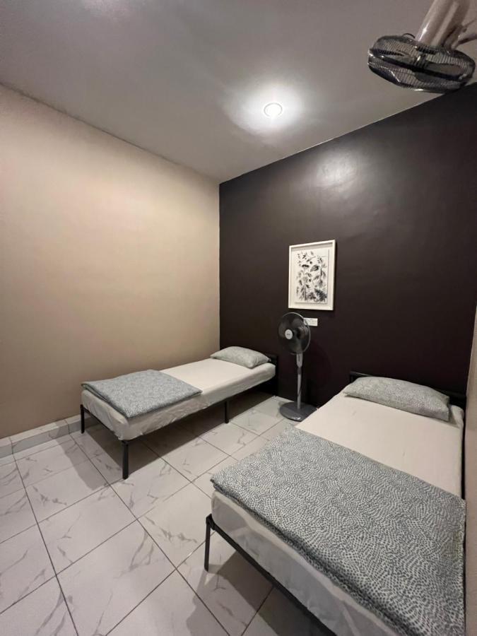 Theatbas Homestay 17 In Seri Iskandar Perak 3 Bedroom Bota エクステリア 写真